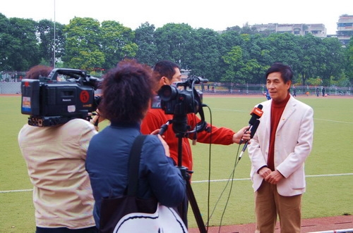 新闻媒体就本届元旦杯采访陈华棣主席